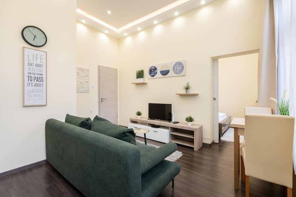 Peppy Home Of Harmony Budapest Exterior foto