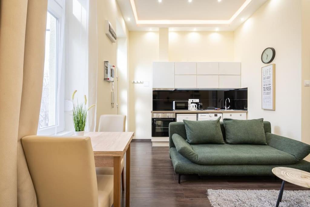 Peppy Home Of Harmony Budapest Exterior foto